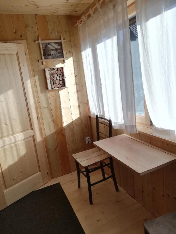 Gostel Koprivnik Pri Kocevju, Kocevski Rog Buitenkant foto
