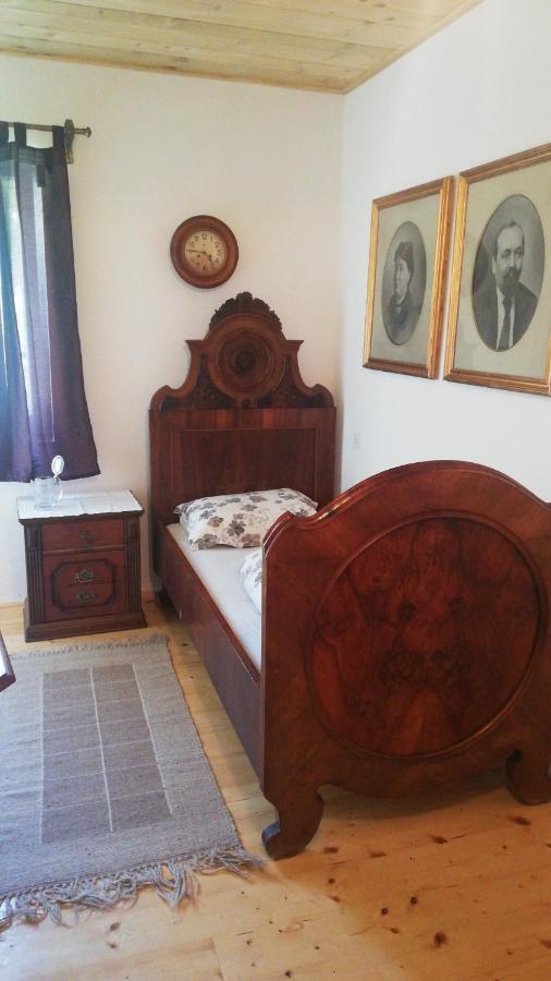 Gostel Koprivnik Pri Kocevju, Kocevski Rog Buitenkant foto