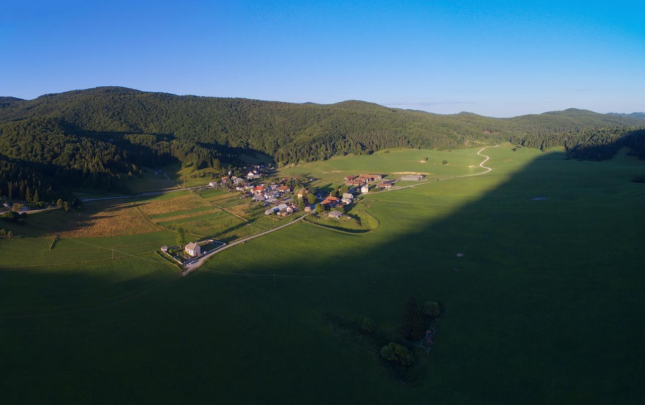 Gostel Koprivnik Pri Kocevju, Kocevski Rog Buitenkant foto
