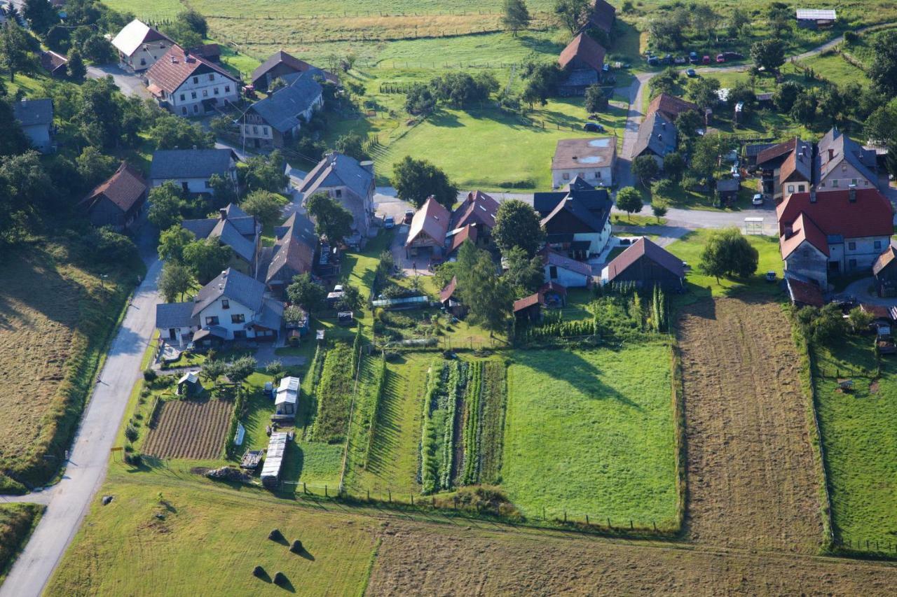Gostel Koprivnik Pri Kocevju, Kocevski Rog Buitenkant foto