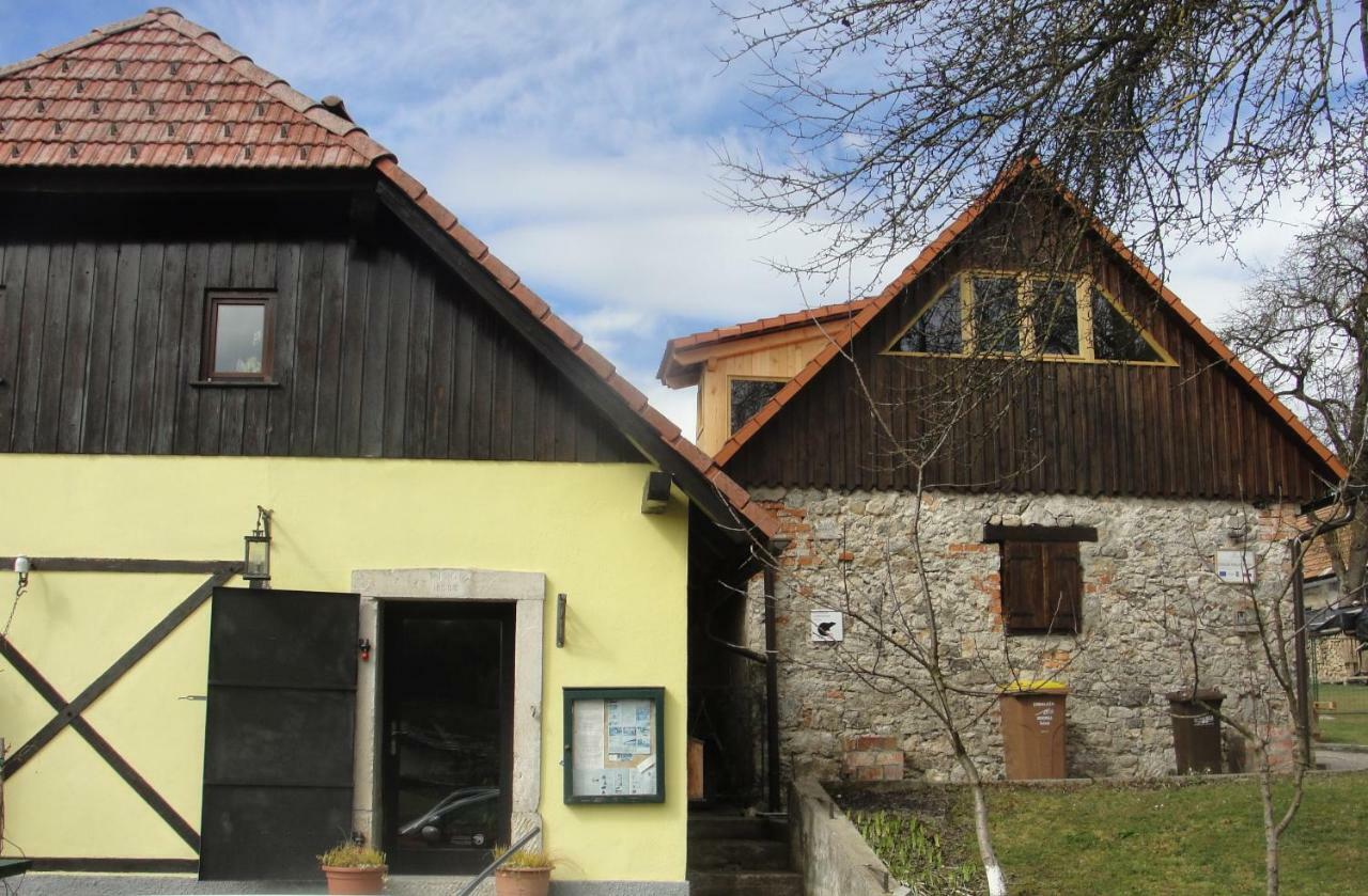 Gostel Koprivnik Pri Kocevju, Kocevski Rog Buitenkant foto